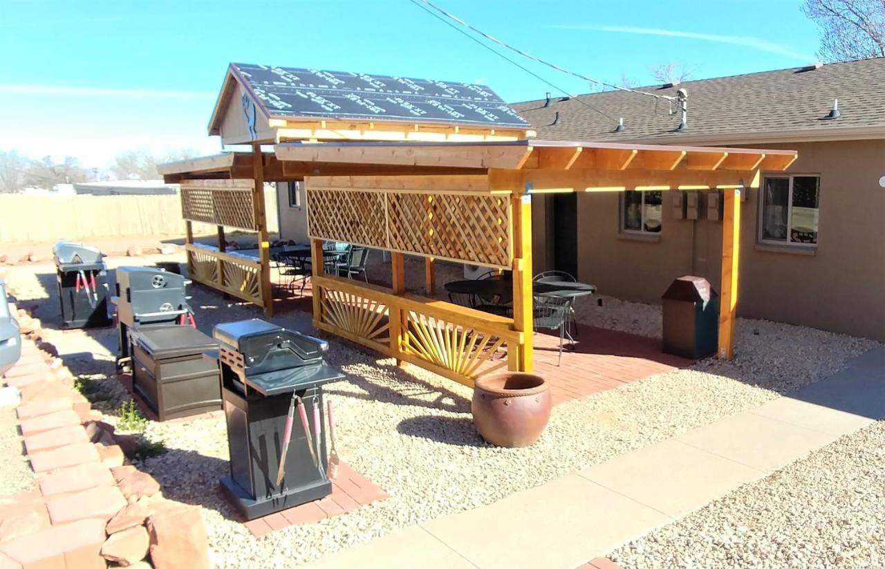 Lake Powell Motel & Apartments Page Exterior photo