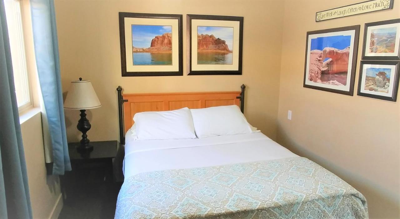 Lake Powell Motel & Apartments Page Exterior photo